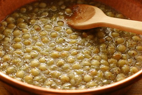 Eenvoudige jam van kruisbes