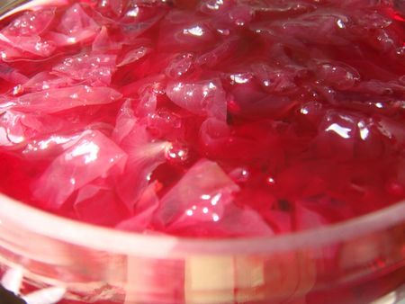 Jam van de rozenblaadjes Jam van de rozenblaadjes