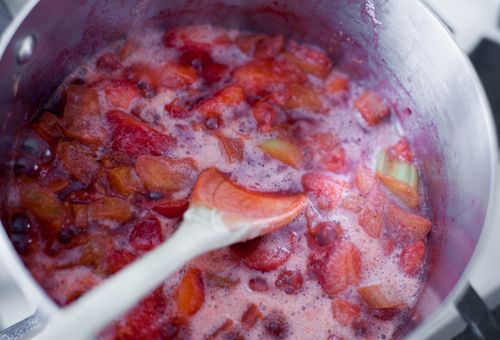Jam met rabarber aardbeien