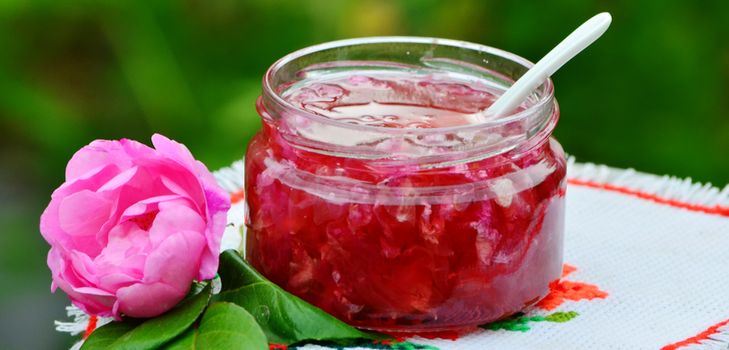 Het recept van klassieke jam van rozen