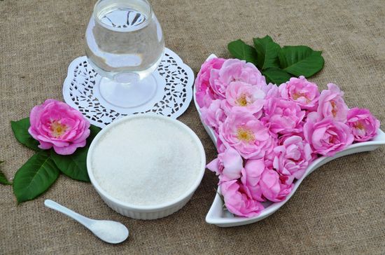 Het recept van klassieke jam van rozen Het recept van klassieke jam van rozen