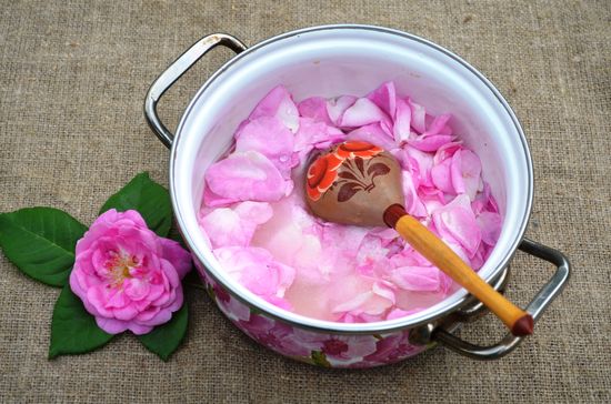 Het recept van klassieke jam van rozen