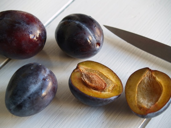 Hoe jam te maken van een pruim met een steen en ontpit - eenvoudige recepten