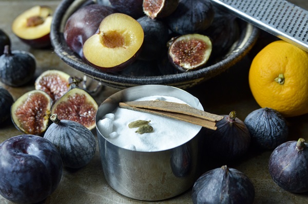 Hoe jam te maken van een pruim met een steen en ontpit - eenvoudige recepten