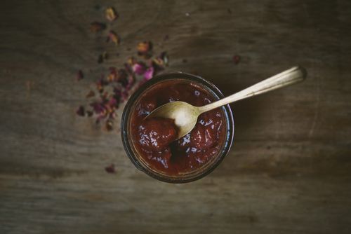 Aromatische jam van appels met kaneel