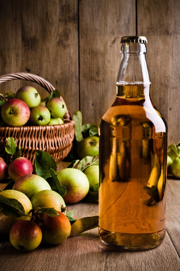 Zelfgemaakte wijn van appels