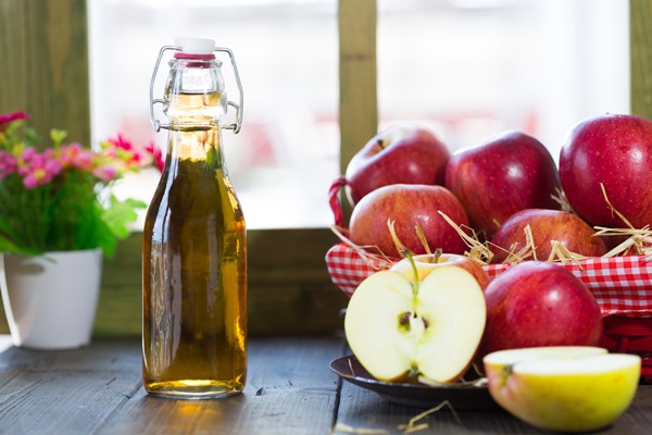 Zelfgemaakte wijn van appels