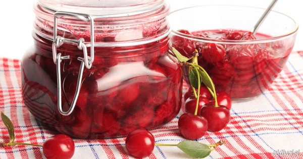 Kers voor de winter - recepten - confituur met pitjes en pitjes, vijf minuten, jam, gelei zonder gelatine, kersencompote