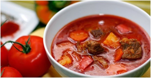 goelasj met tomaten
