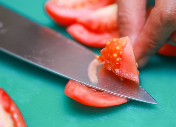 In de zon gedroogde tomaten, recepten thuis. Hoe in de winter gedroogde tomaten in een groentendroger, oven te maken