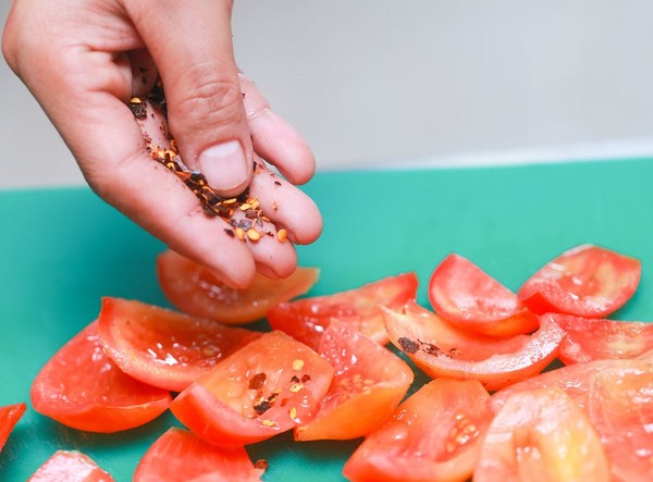 In de zon gedroogde tomaten, recepten thuis. Hoe in de winter gedroogde tomaten in een groentendroger, oven te maken