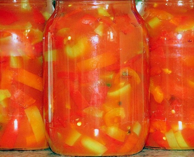 Salade van tomaten en courgette Salade van tomaten en courgette
