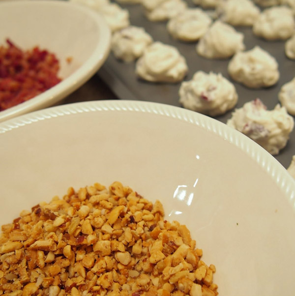Snacks voor het nieuwe jaar Rooster 2017 - we bereiden nieuwe heerlijke en interessante recepten voor eenvoudige koude en warme nieuwjaarsnacks