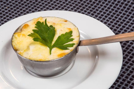 Julienne met kip en champignons: hoe thuis te koken