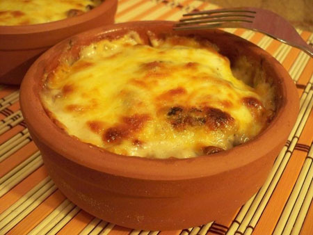 Julienne met kip en champignons: hoe thuis te koken