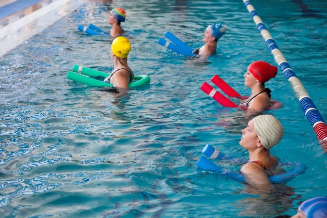 vrouwen in het water
