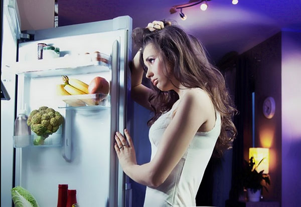 Hoe te eten en slank te blijven: de geheimen van een laat diner