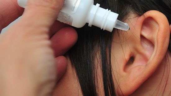 Hoe behandel je otitis thuis?