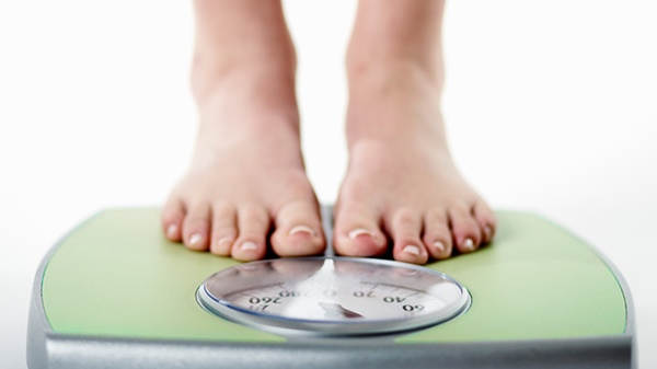 Hoe om gewicht te verliezen voor een week op 5, 7, 10 kg thuis zonder dieet en schade aan de gezondheid