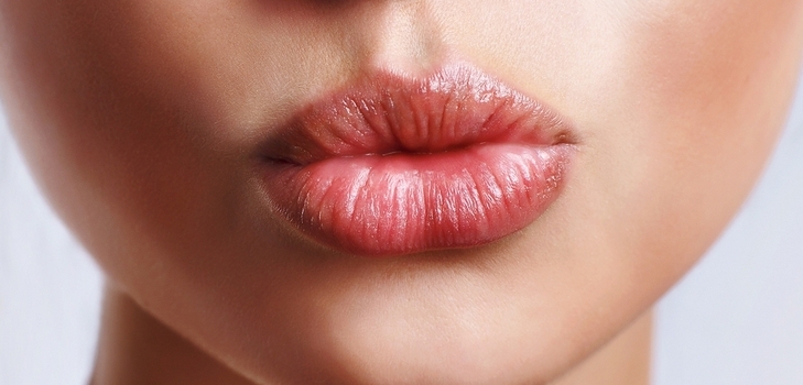 Effectieve manieren om verkoudheid op de lippen te behandelen
