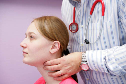 Symptomen van struma, de diagnose en behandeling