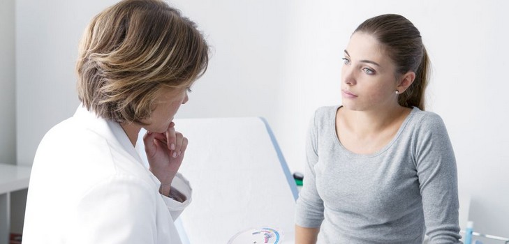 Waarom er een onaangename geur uit de vagina komt